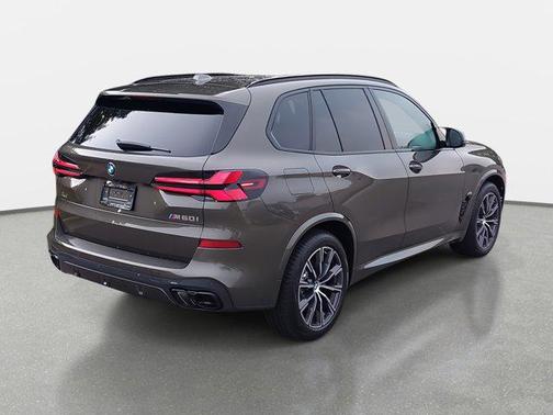 2025 BMW X5 M60i