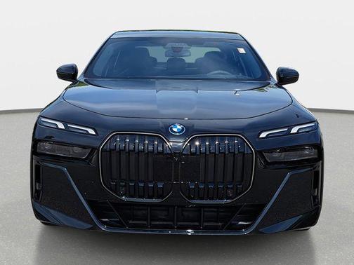 Black Sapphire Metallic 2025 BMW 750e i xDrive