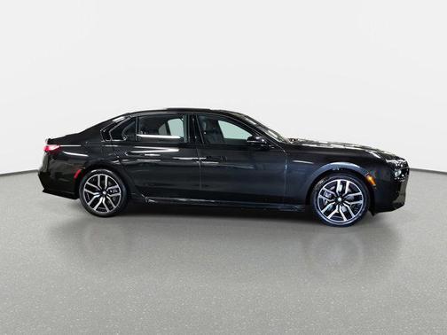 2025 BMW 740 i xDrive