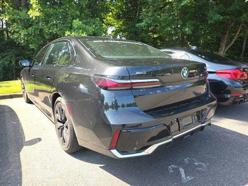 2025 BMW 740 i xDrive