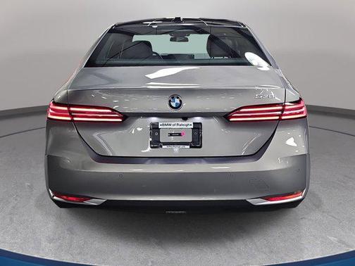 Oxide Grey Metallic 2026 BMW 530 530i