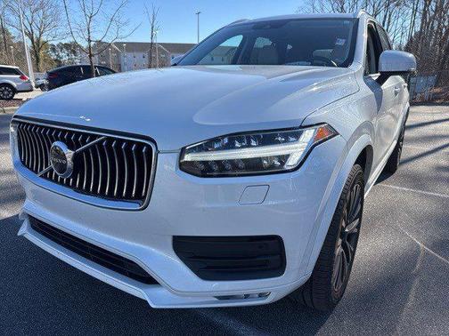 2022 Volvo XC90 T6 Momentum