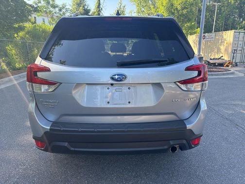 Ice Silver Metallic 2024 Subaru Forester Limited