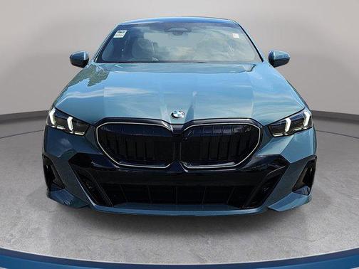 Cape York Green Metallic 2026 BMW 530 xDrive