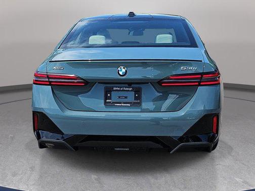 Cape York Green Metallic 2026 BMW 530 xDrive