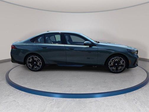 Cape York Green Metallic 2026 BMW 530 xDrive