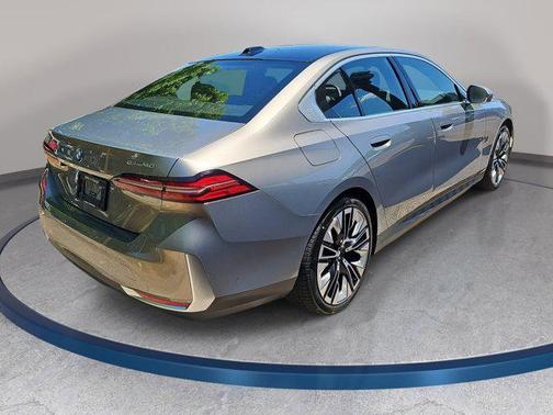 Oxide Grey Metallic 2026 BMW i5 eDrive40