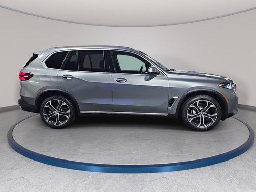 Skyscraper Grey Metallic 2026 BMW X5 xDrive40i