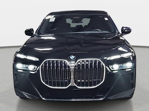 2023 BMW 740 i