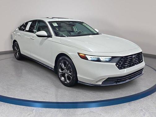 Platinum White Pearl 2023 Honda Accord EX