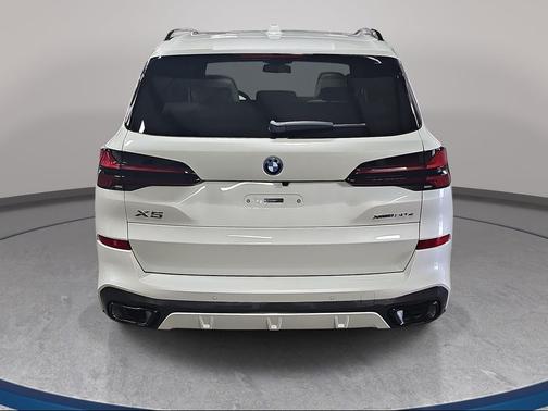 Mineral White Metallic 2026 BMW X5 PHEV xDrive50e