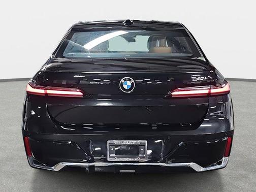 2025 BMW 740 i