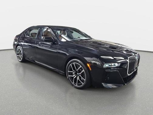 2025 BMW 740 i