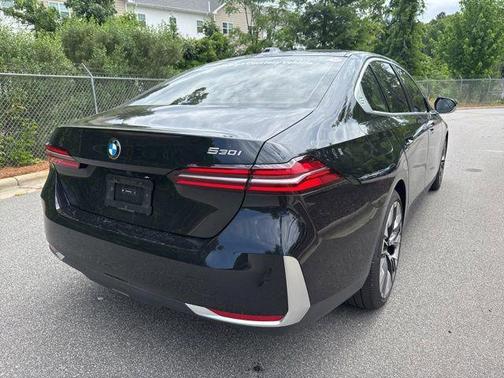 Black Sapphire Metallic 2026 BMW 530 530i
