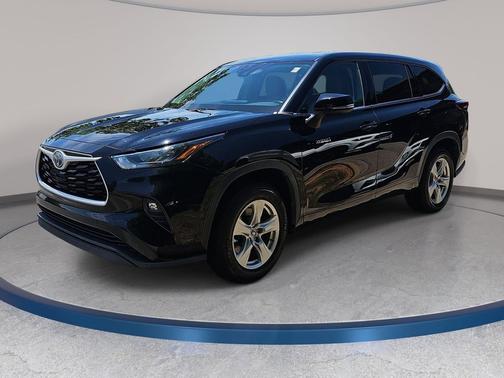 Midnight Black Metallic 2020 Toyota Highlander Hybrid LE