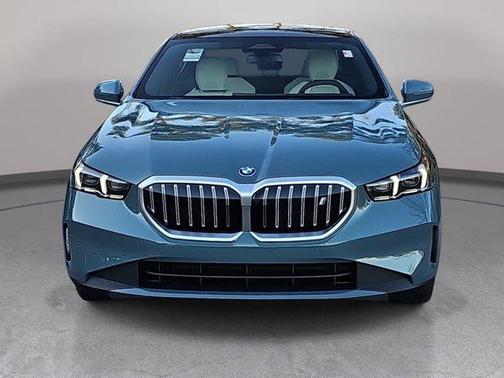 Cape York Green Metallic 2026 BMW i5 xDrive40