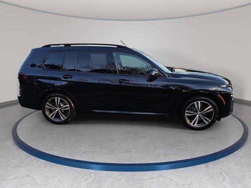 Carbon Black Metallic 2026 BMW X7 xDrive40i