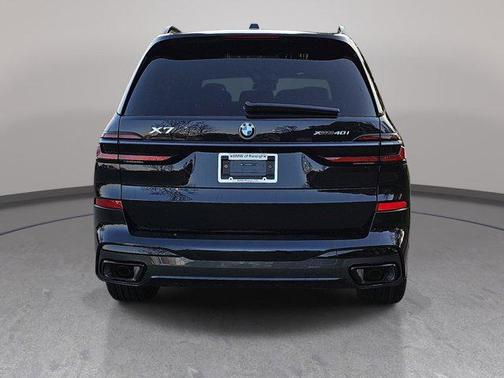 Carbon Black Metallic 2026 BMW X7 xDrive40i
