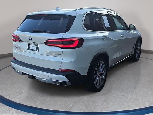 Mineral White Metallic 2023 BMW X5 xDrive40i
