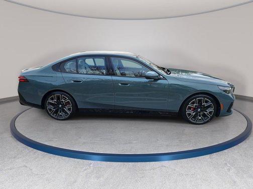 Cape York Green Metallic 2026 BMW i5 xDrive40