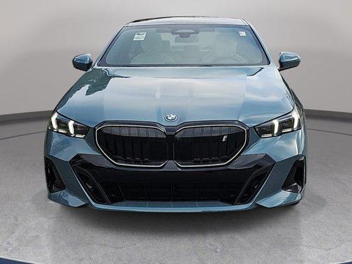 Cape York Green Metallic 2026 BMW i5 xDrive40