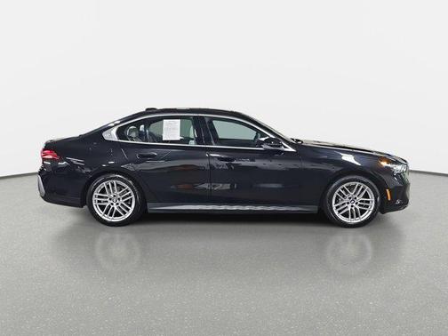 2025 BMW 530 i xDrive