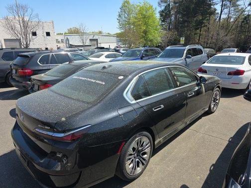 Black Sapphire Metallic 2025 BMW i7 eDrive50