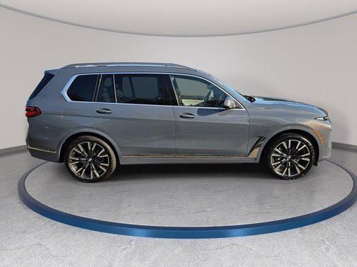 Sparkling Copper Metallic 2026 BMW X7 xDrive40i