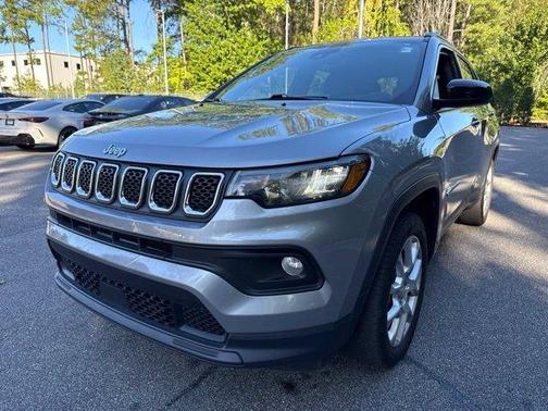 Billet Silver Metallic Clearcoat 2023 Jeep Compass Latitude Lux