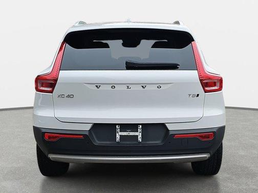 2020 Volvo XC40 T5 Momentum