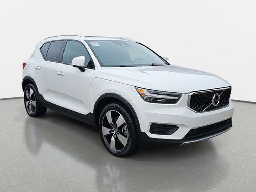 2020 Volvo XC40 T5 Momentum
