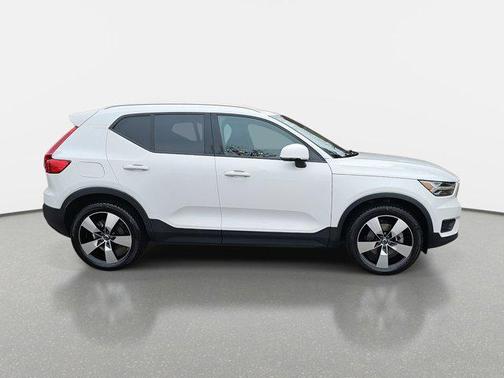 2020 Volvo XC40 T5 Momentum