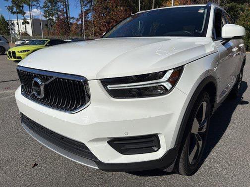 2020 Volvo XC40 T5 Momentum