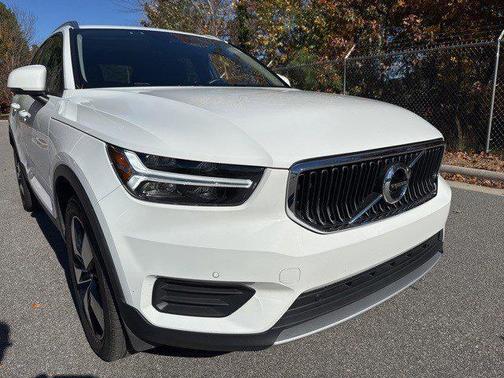 2020 Volvo XC40 T5 Momentum