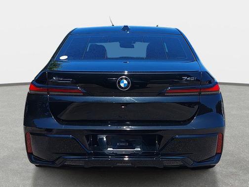 2025 BMW 740 i xDrive