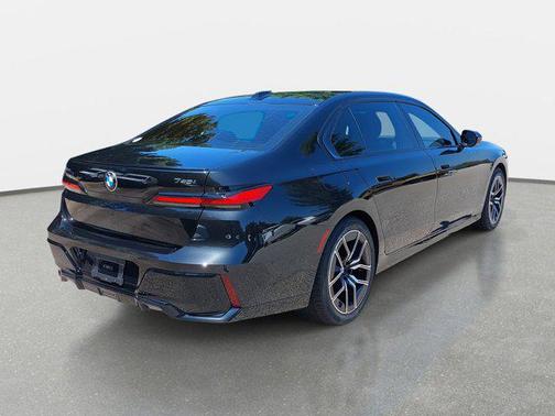 2025 BMW 740 i xDrive