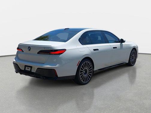 2024 BMW 740 i