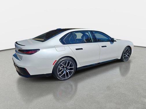 2025 BMW 740 xDrive