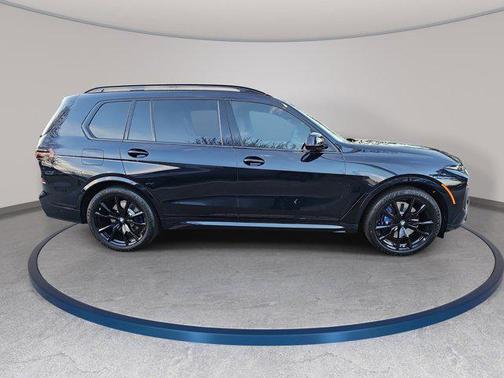 Carbon Black Metallic 2026 BMW X7 xDrive40i