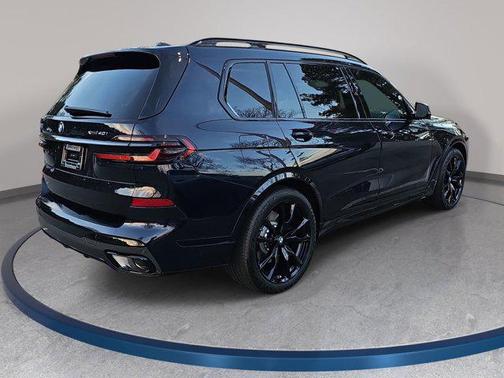 Carbon Black Metallic 2026 BMW X7 xDrive40i