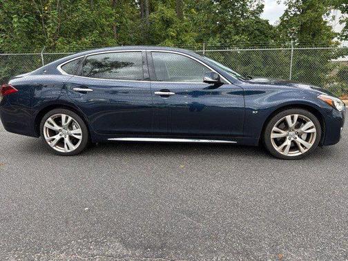 2017 INFINITI Q70L 3.7