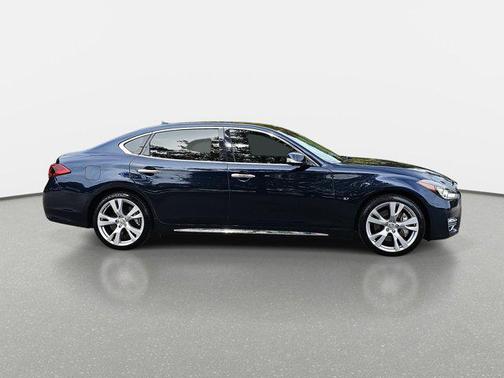 2017 INFINITI Q70L 3.7