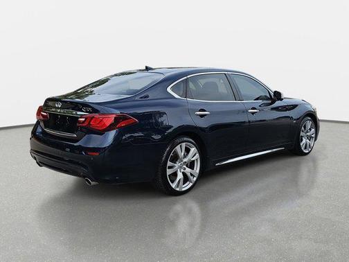 2017 INFINITI Q70L 3.7