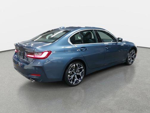 2025 BMW 330 i xDrive