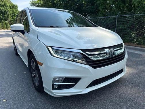 White Diamond Pearl 2018 Honda Odyssey Touring