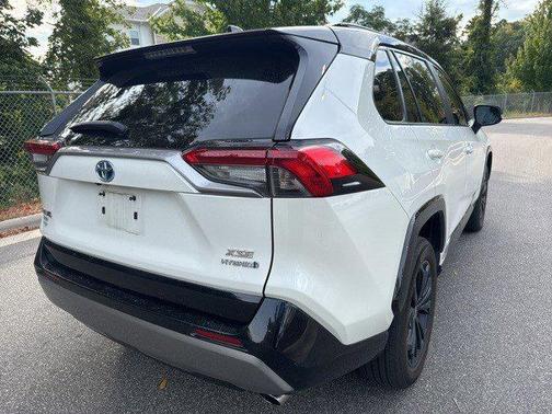 2022 Toyota RAV4 Hybrid SE