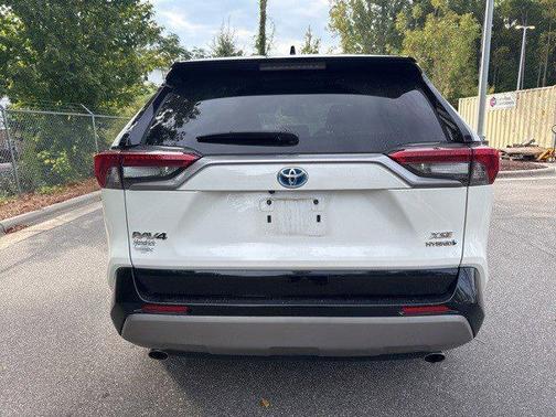 2022 Toyota RAV4 Hybrid SE