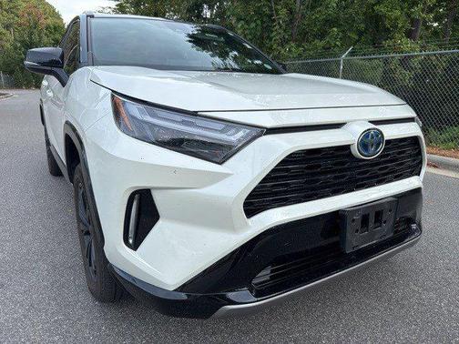 2022 Toyota RAV4 Hybrid SE