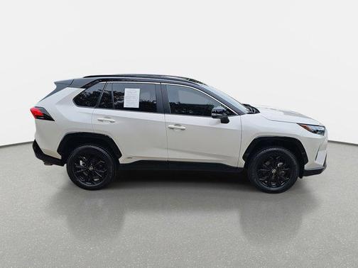 2022 Toyota RAV4 Hybrid SE