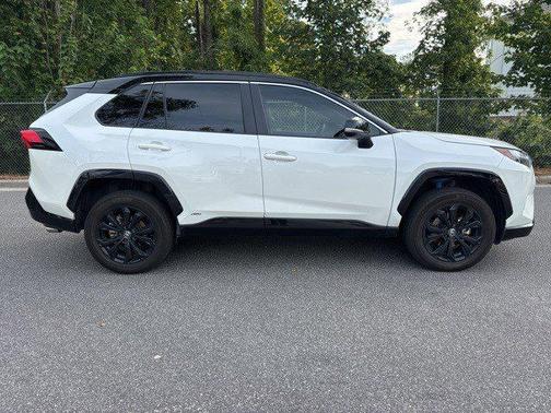 2022 Toyota RAV4 Hybrid SE
